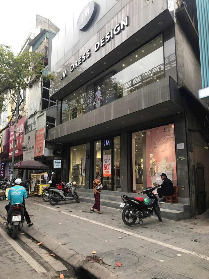 Cho thuê Mặt phố Trung Hòa 140m² 4 tầng - Kinh doanh sầm uất