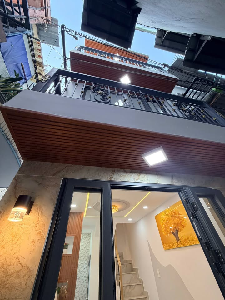 Nhà 1 Trệt 2 Lầu Tân Phú - 40m² - Giá 2.2 Tỷ - Tặng Nội Thất