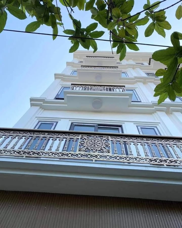 Nhà Mặt Tiền Lạc Long Quân - Hoàng Quốc Việt 60m², 6 Tầng Thang Máy - Kinh Doanh Đỉnh Cao 19 Tỷ