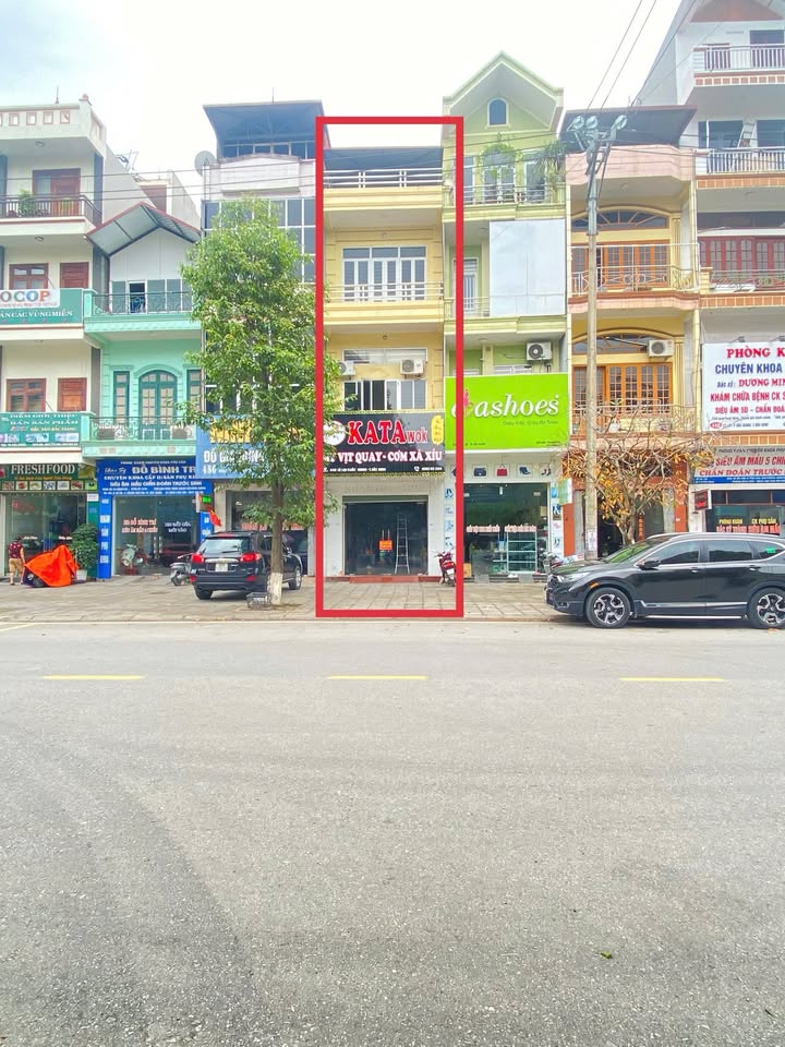 Cho thuê nhà 3 tầng mặt tiền đường Lê Lợi, TP Bắc Giang - Kinh doanh sầm uất