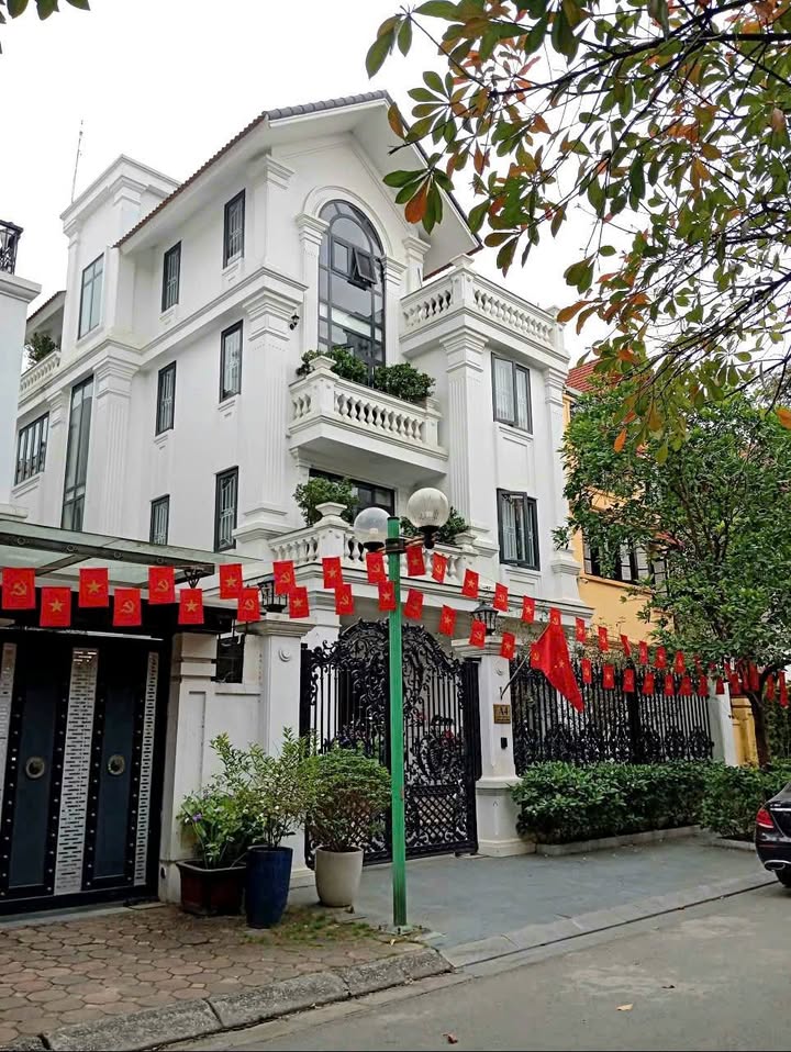 Biệt thự Việt Hưng 160m² - Đẹp như tranh, full thang máy, 42.x tỷ