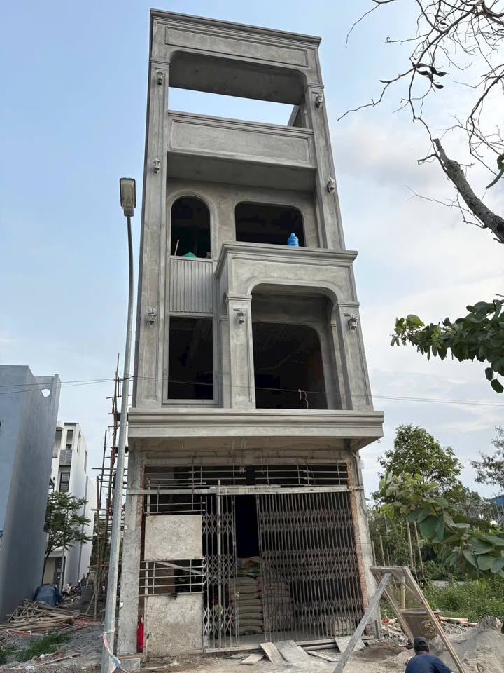 Nhà Mặt Tiền Mỹ Trung Nam Định 60m² - Thang Máy, Gara Ô tô - Giá 6.39 Tỷ