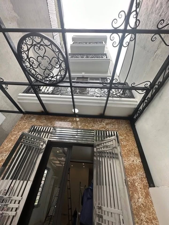 Nhà 6 Tầng Thang Máy Nguyễn Khoái, Hai Bà Trưng - 84m², Ô Tô Tránh, Sân Rộng