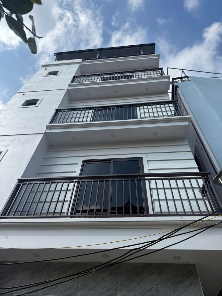 Bán nhà căn góc 5 tầng, 31.8m² Hoài Đức - Giá 7.x Tỷ, Ô tô đỗ cửa