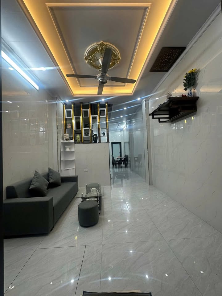 Cho thuê nhà nguyên căn Phố Thạch Cầu, Long Biên - 3PN, ô tô gần, 9 triệu/tháng