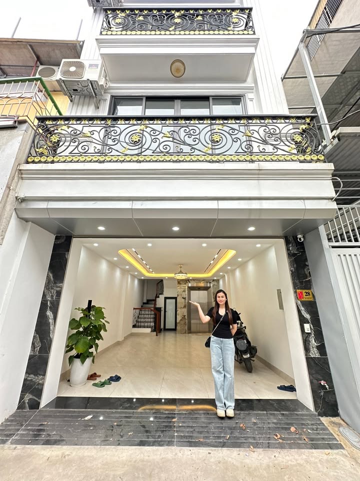 Nhà 6 Tầng Gara Ô Tô, Thang Máy 50m² Ngọc Thụy, Long Biên - Full Nội Thất