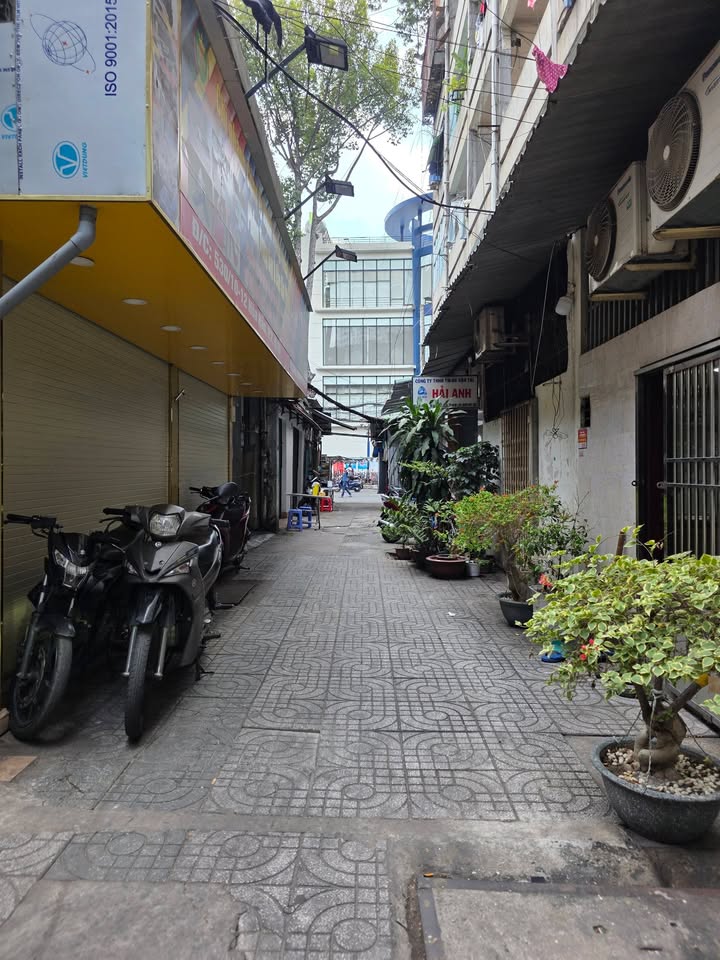 Bán Căn Hộ Tầng Trệt Mặt Tiền 72m² Quận 10 - Kinh Doanh Đa Ngành Nghề