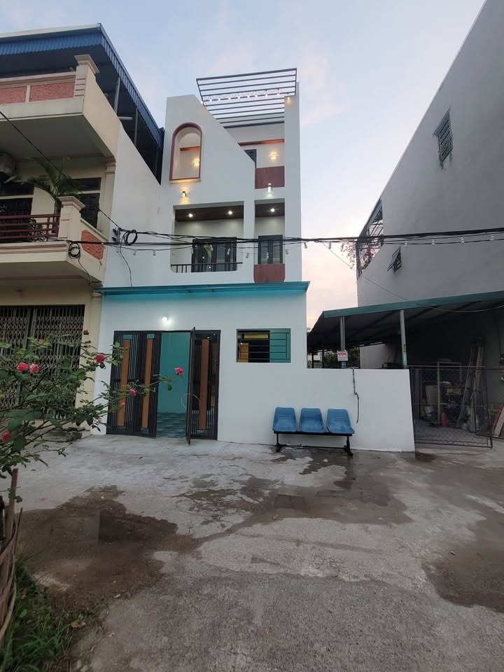 Bán Nhà 3 Tầng Mặt Tiền Tô Hiến Thành, Nam Định - 70m², 3.25 Tỷ