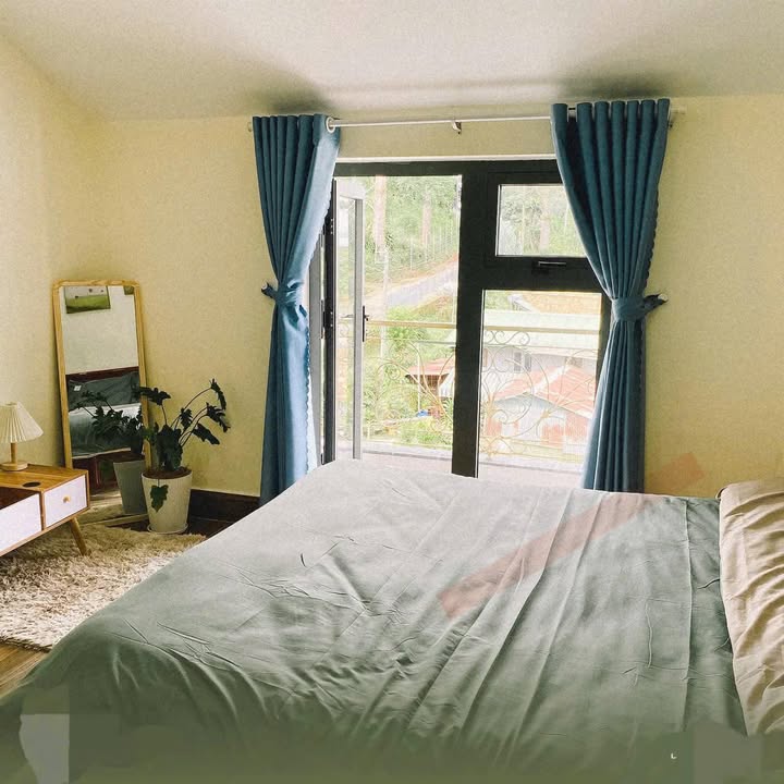 Cho thuê nhà mặt tiền Phường 6 Đà Lạt, 6PN, DT đậu ô tô, giá 18tr/tháng