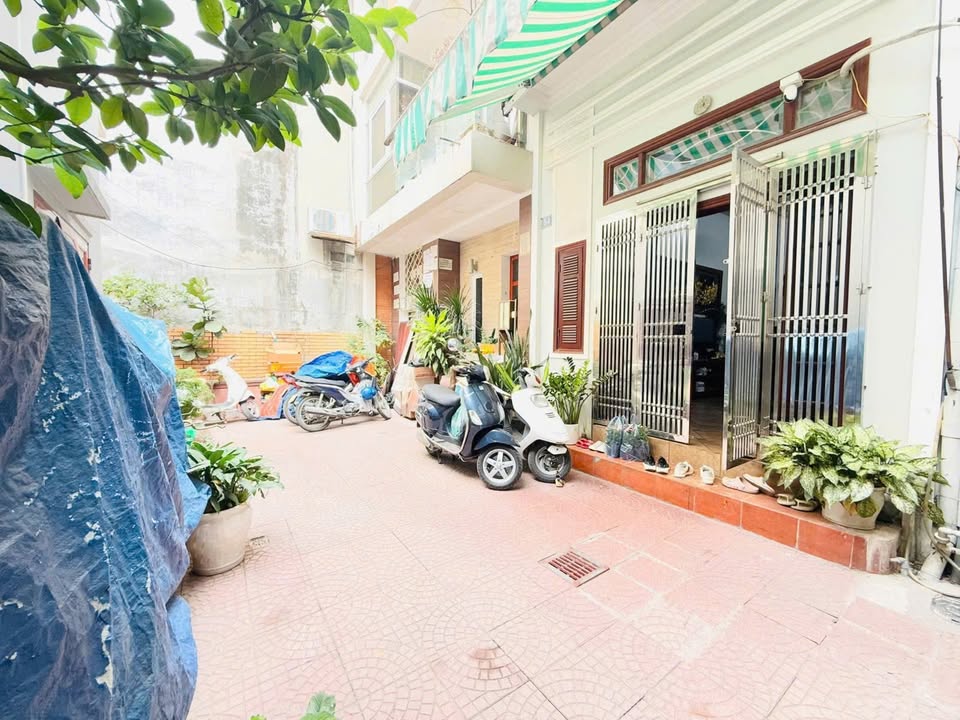 Nhà Đội Cấn 35m² 5 Tầng, Sân Rộng, Lõi Ba Đình - 8 Tỷ