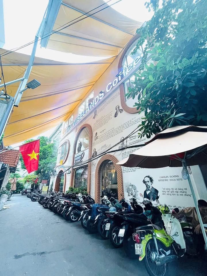 Cho thuê Biệt thự Hẻm Xe Hơi Điện Biên Phủ Q3 - Ngang 10m Đẳng Cấp