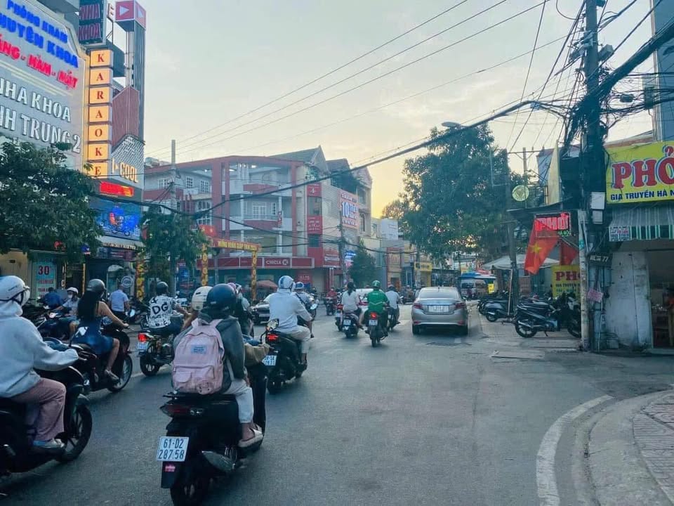 Sang Quán 3 Tầng Mặt Tiền Hoàng Diệu 2, Thủ Đức - Giá 28 Triệu/Tháng