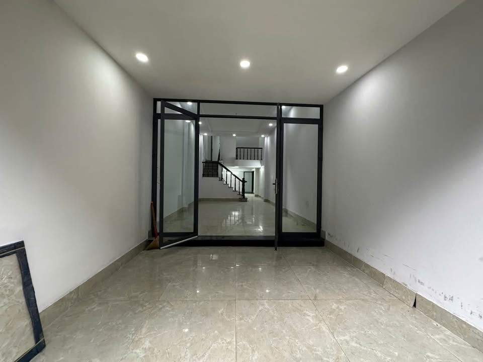 Nhà Mặt Tiền KD Nguyễn Trọng Tuyển, 7PN, 76m² - Giá 40 Triệu/Tháng
