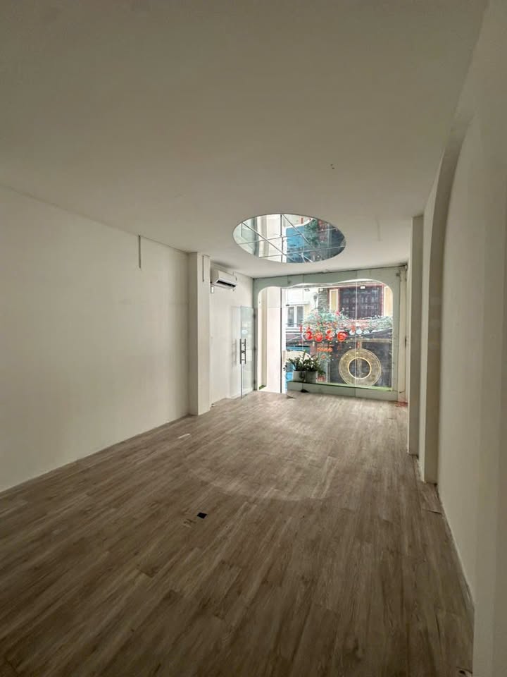 Mặt bằng kinh doanh 24m² đường CMT8, Quận 1 - Sẵn sàng đón khách!