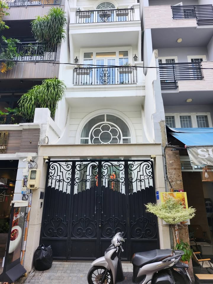 Mặt bằng Tầng Trệt Kinh Doanh Mặt Tiền Đinh Công Tráng, Quận 1 - 18m² Giá 16 Triệu