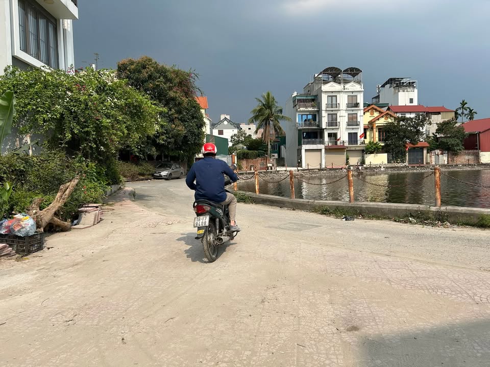 Nhà 7 tầng mặt tiền kinh doanh, Long Biên - 75m², Gara ô tô, View hồ