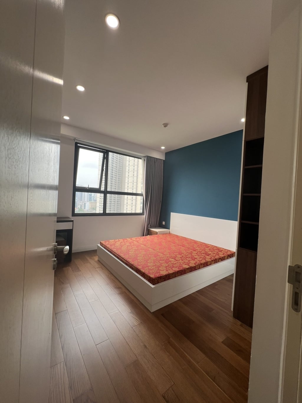 Chung cư Vinhomes D'Capitale Trần Duy Hưng 90m² - 3PN, View Hồ, Sẵn Ôtô