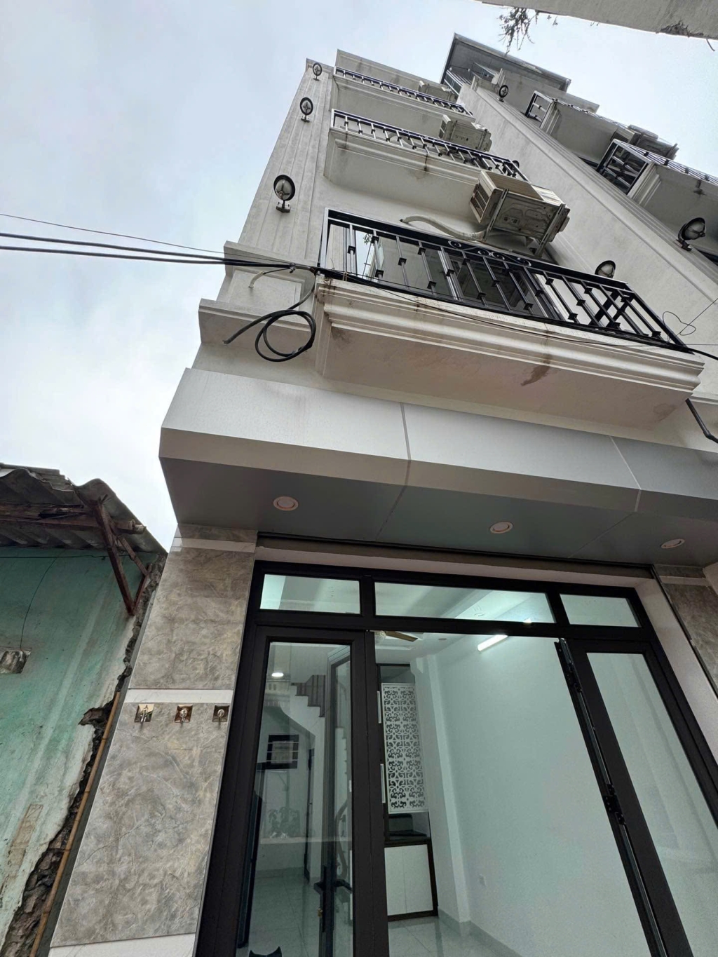 Nhà 5 Tầng Nguyễn Văn Huyên 35m² Giá 10.5 Tỷ - Sẵn Sàng Vào Ở Ngay!