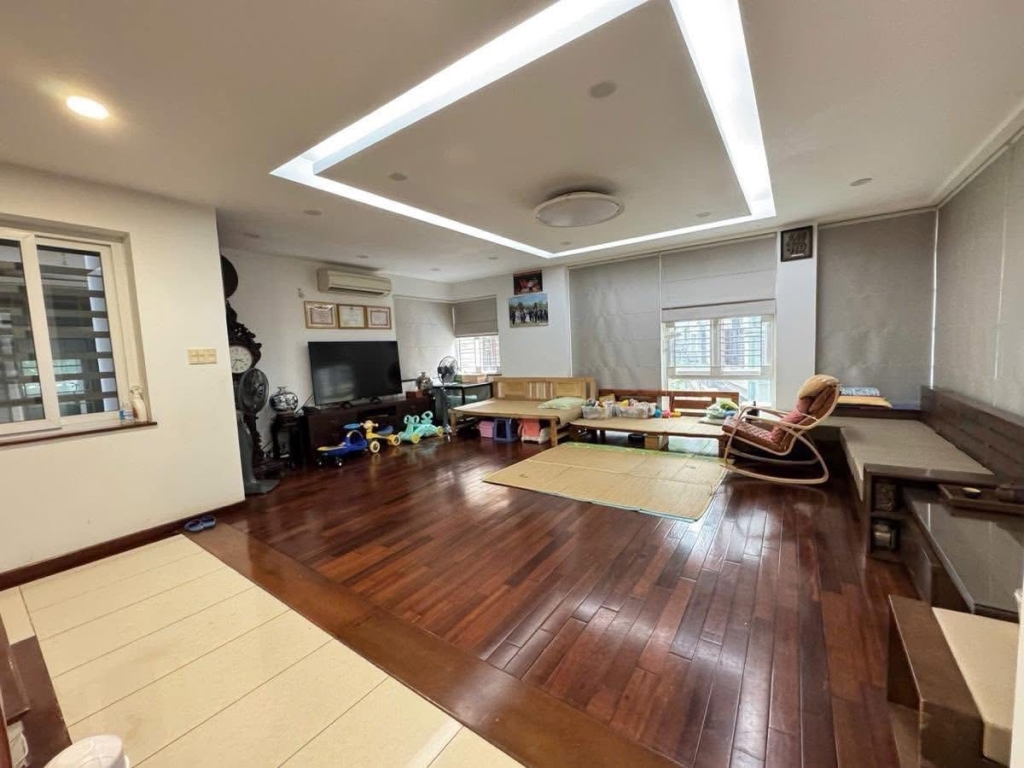 Nhà Lô Góc Kinh Doanh Mặt Tiền 12.5m Trung Kính, Cầu Giấy - 31.5 Tỷ