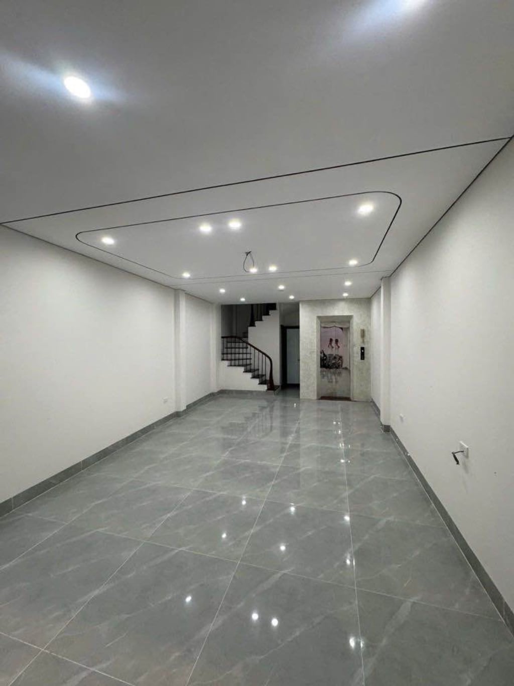 Nhà 5 Tầng Lô Góc Cổ Linh, Long Biên - 55m², 3 Mặt Thoáng, Ô Tô Đỗ Cửa