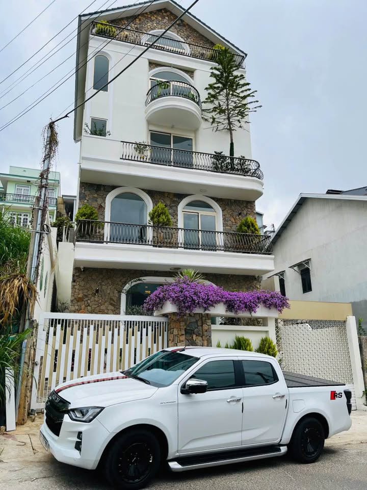 Bán Nhà Ngô Quyền Đà Lạt 200m² - 11PN, Thang Máy, Full Nội Thất, Giá 19.5 Tỷ