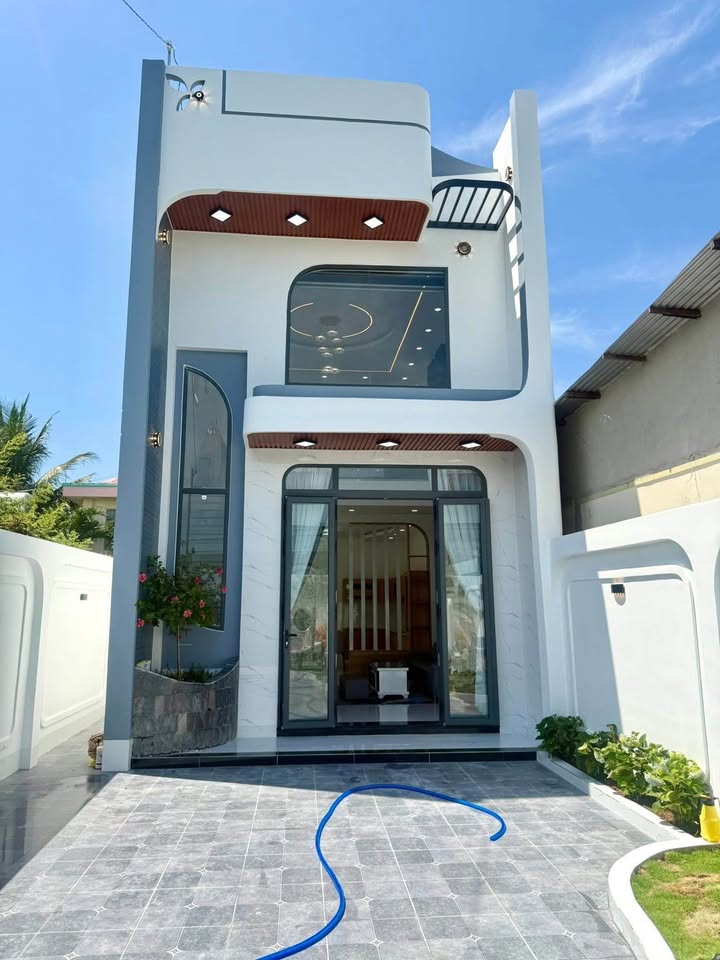 Nhà Gác Lửng Hiện Đại 180m² P. Long Hoa, Tây Ninh - Giá 2.98 Tỷ