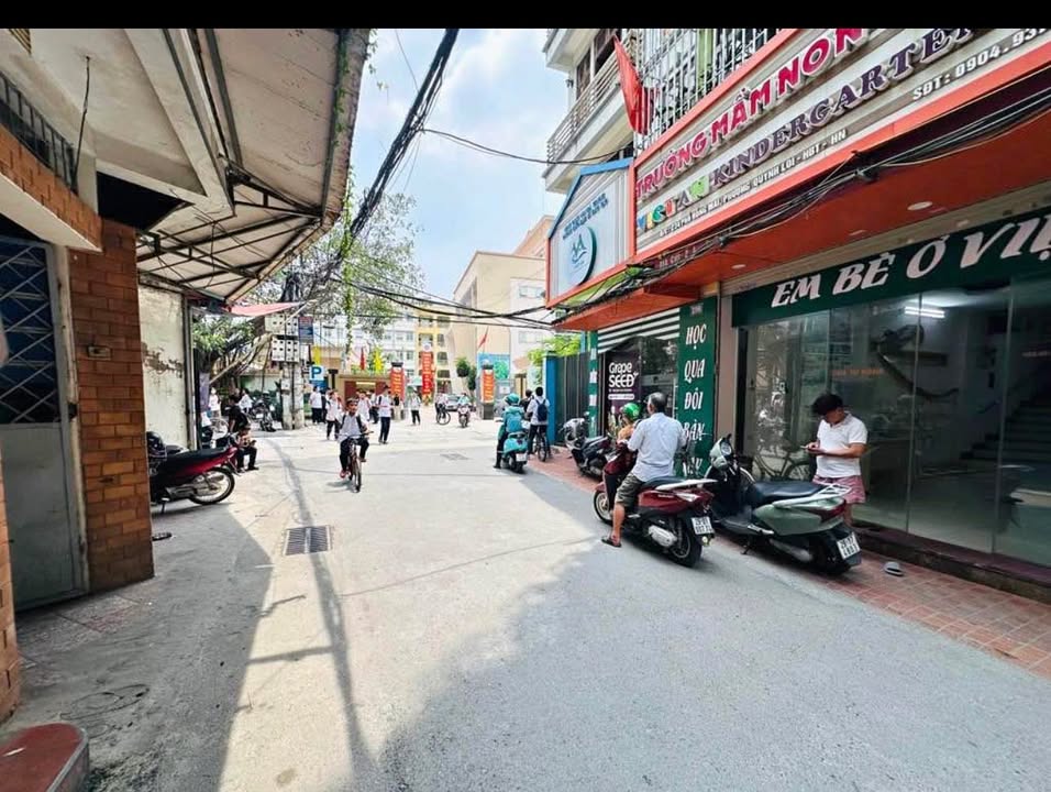 Nhà Mặt Ngõ Xuân Đỉnh 30m² - Kinh doanh, Ô tô tránh - Hơn 6 tỷ