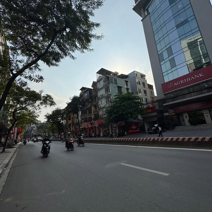 Bán Gấp Nhà Lô Góc 7 Tầng Thang Máy Lạc Long Quân - Ba Đình 50m², 16 Tỷ