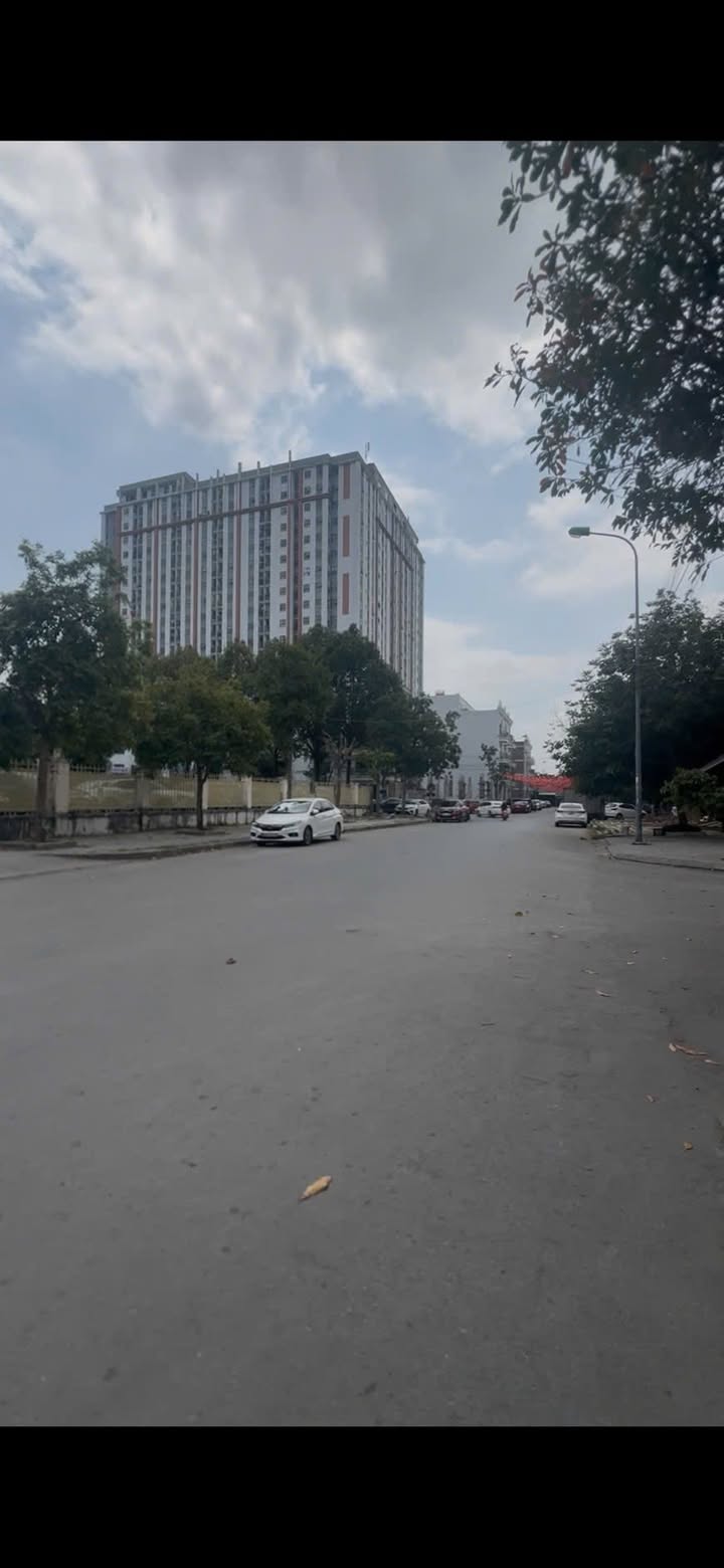 Bán Đất Tặng 2 Nhà 3 Tầng Mặt Tiền 15m Phường Đông Hương, TP. Thanh Hóa - 13 Tỷ