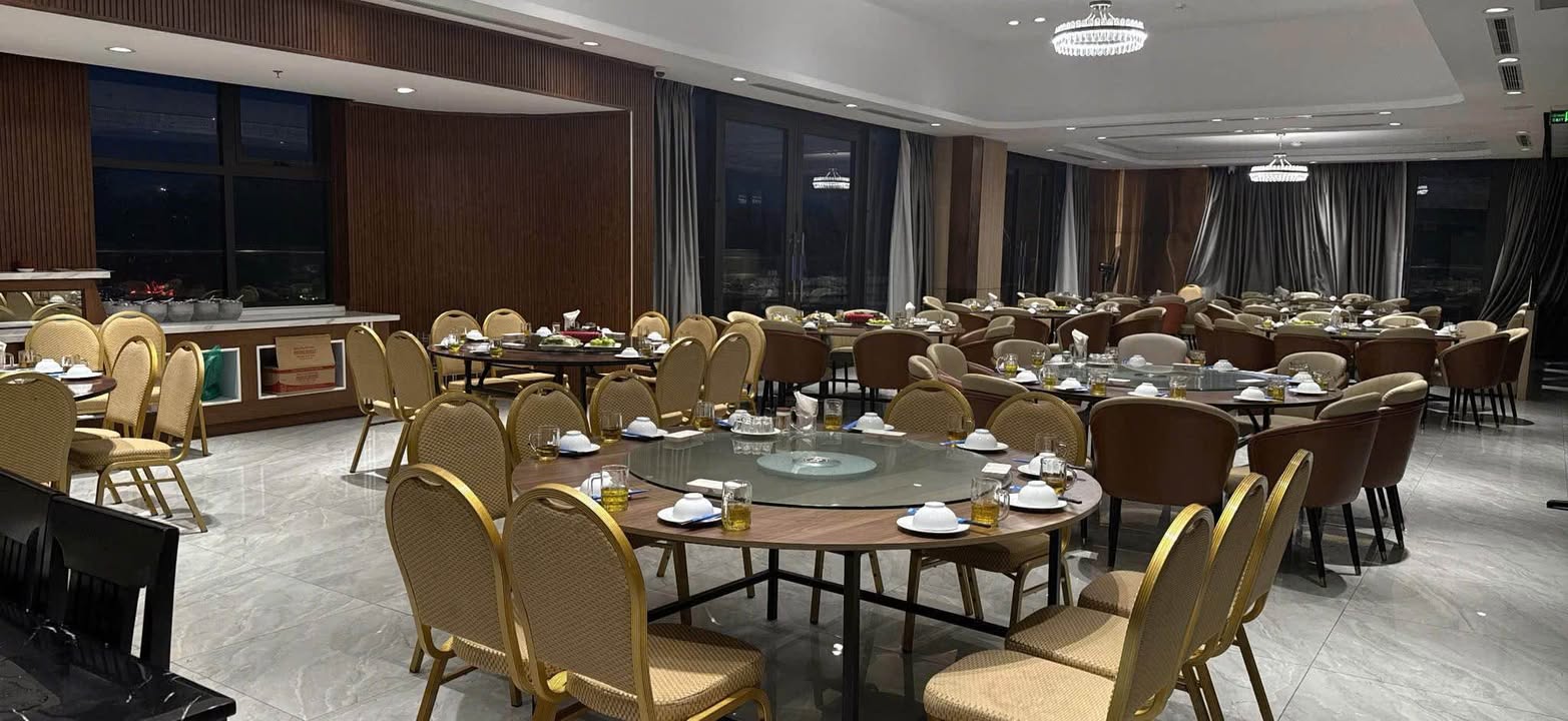 Mặt Bằng Kinh Doanh 400m² Mặt Tiền Trần Phú, Nha Trang - Giá 180 Triệu/Tháng