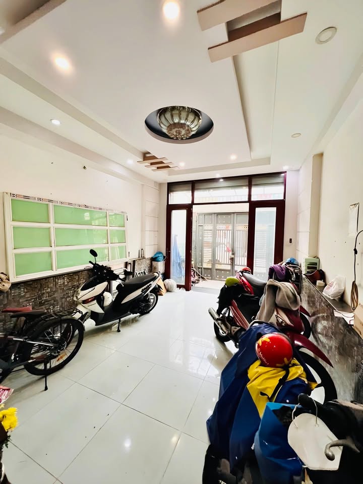 Nhà Lô Góc 152m² Bình Tân - 6PN, 2MT Hẻm 8m, Giá 17 Tỷ TL