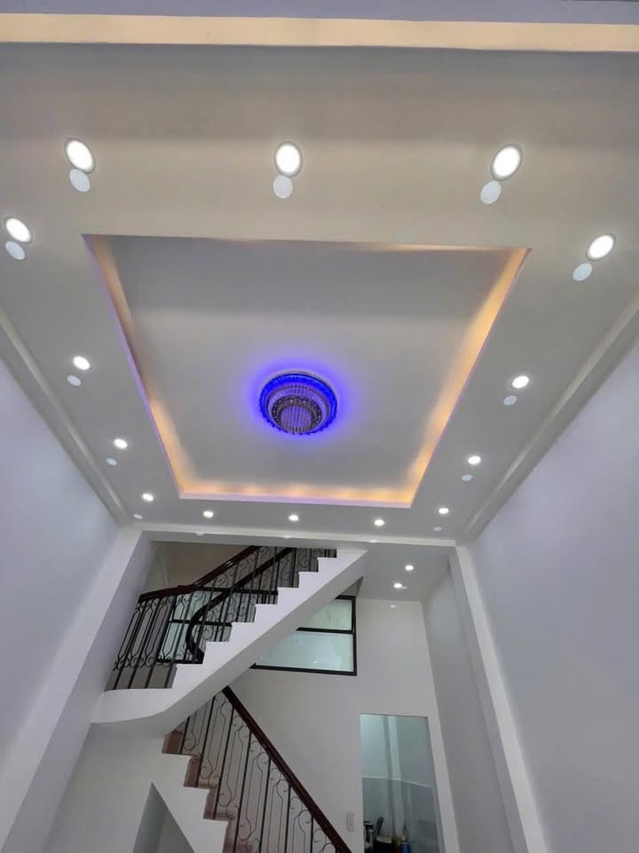 Nhà 40m² Cách Mạng Tháng 8, Q10 - Sổ Hồng Sẵn Sàng Giao Dịch