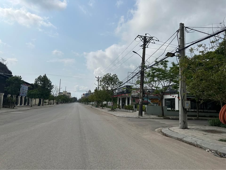 Đất nền Đầm Sen, Hoa Lư 85m² - Mặt tiền 15m, Sổ đỏ, Giá 4.1 tỷ