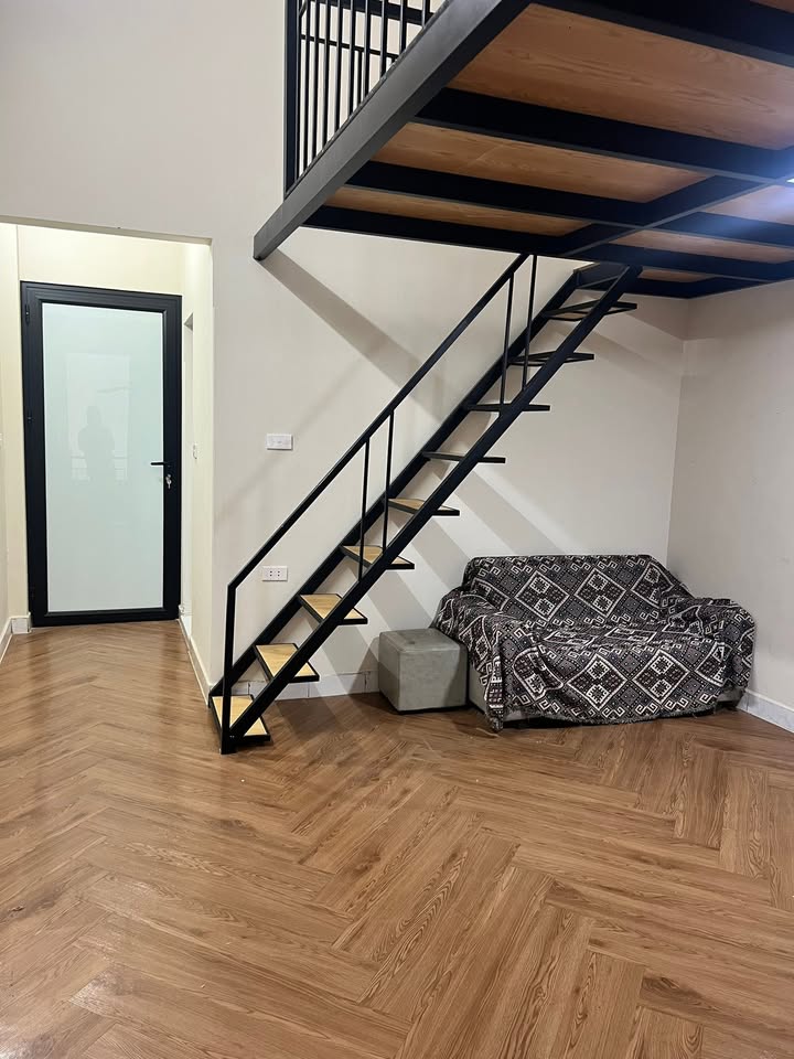 Cho thuê căn hộ gác xép 40m² Lĩnh Nam - Ô tô đỗ cửa, vào ở ngay