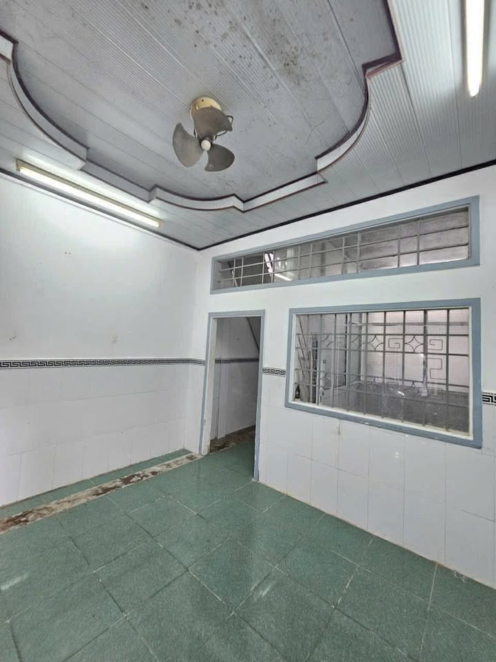 Nhà 2 Tầng Đường Hùng Vương, Cà Mau - 32m² Giá 2 Triệu/Tháng