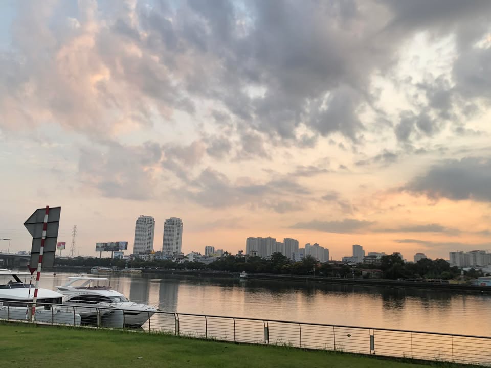 Chung cư Vinhomes Central Park 2PN 79m² - Sổ hồng sẵn, giá 10.9 tỷ