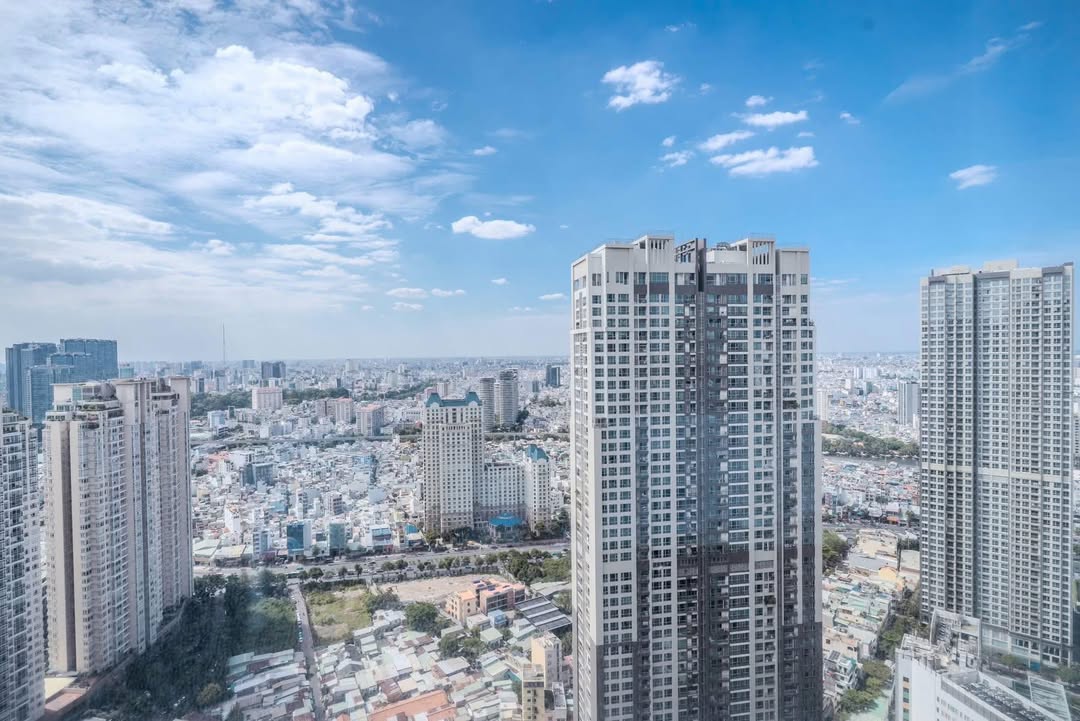 Căn Hộ Vinhomes Central Park 144m² Góc - 2PN & 1PN Đập Thông, Full Nội Thất