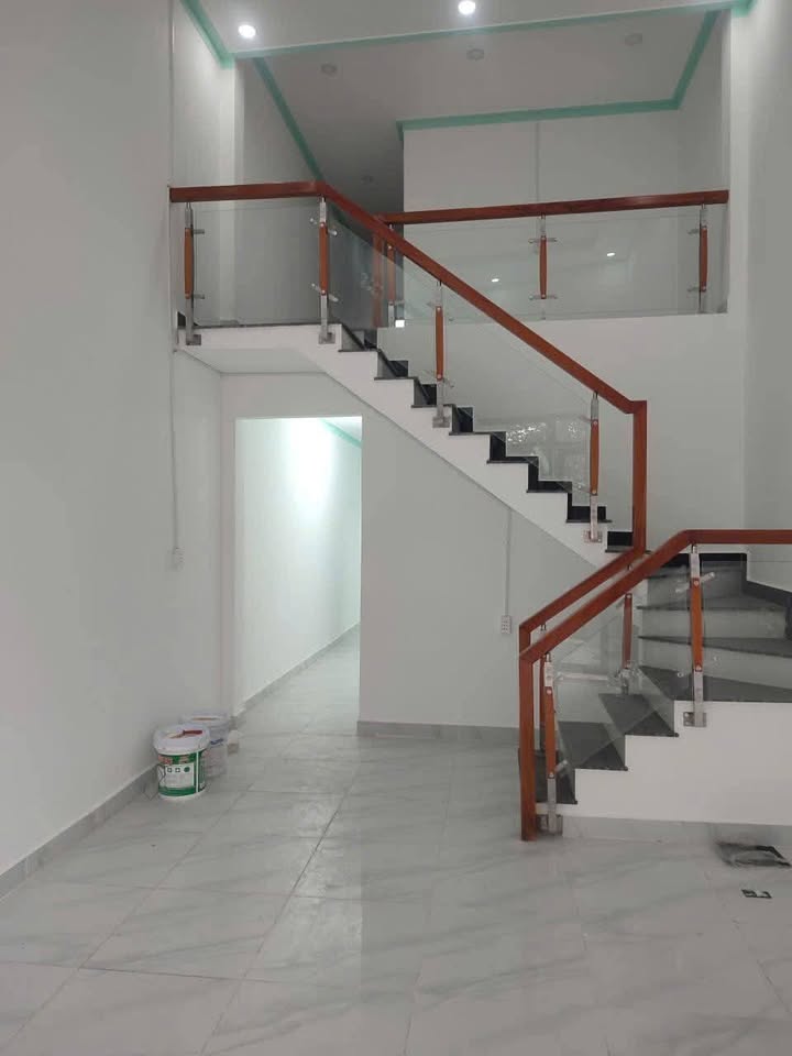 Nhà Sổ Chung Tân Vĩnh Hiệp, Tân Uyên - 60m² Giá 1.1 Tỷ, 3PN Sẵn Ở