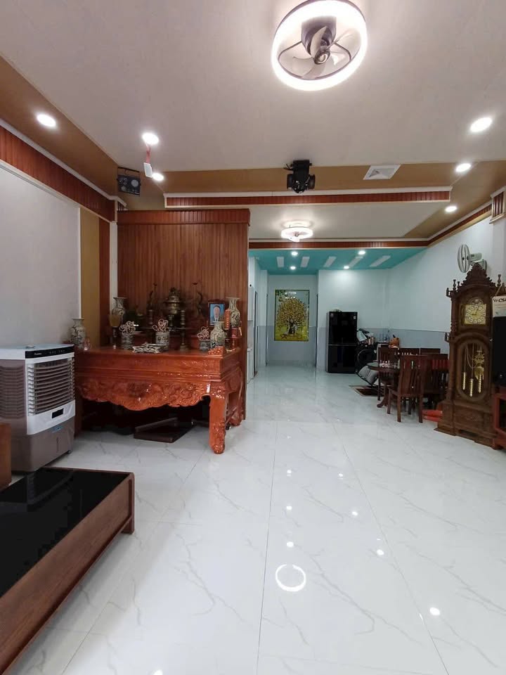 Bán Gấp Nhà Phố Đà Lạt 108m² Đường Tôn Thất Tùng - Hướng Đông, Sẵn Sàng Dọn Vào Ở