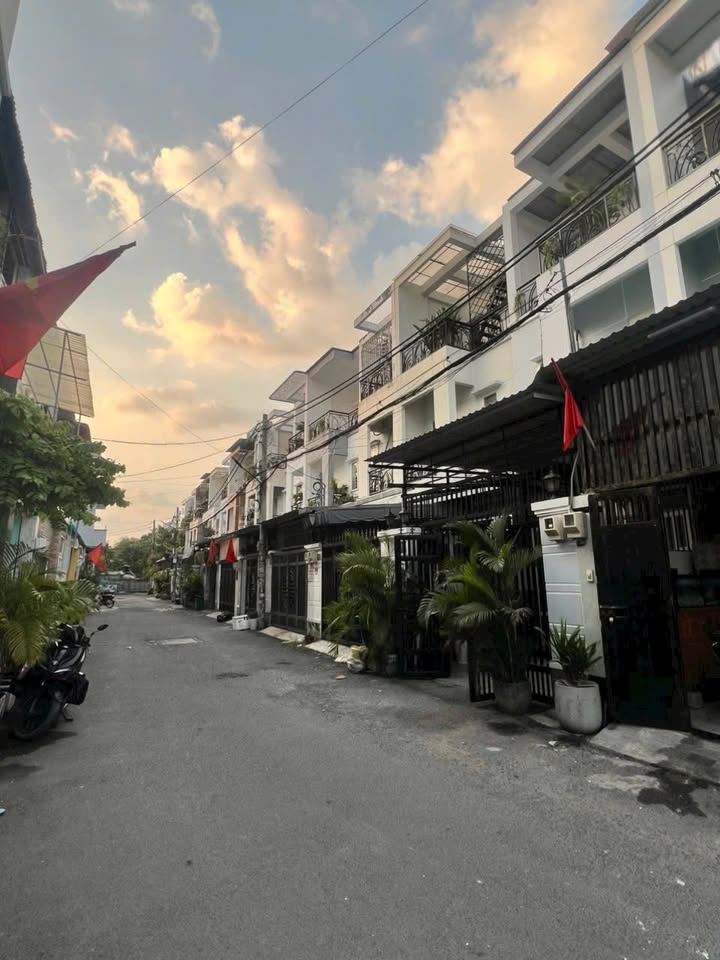 Nhà 60m² Tô Ngọc Vân, Q12 - 4PN, Full Nội Thất, Sẵn Sàng Kinh Doanh Spa