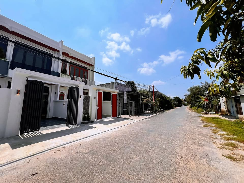 Nhà 2 Lầu Long Hoa, Tây Ninh - 74m² Full Nội Thất, Giá 1.65 Tỷ