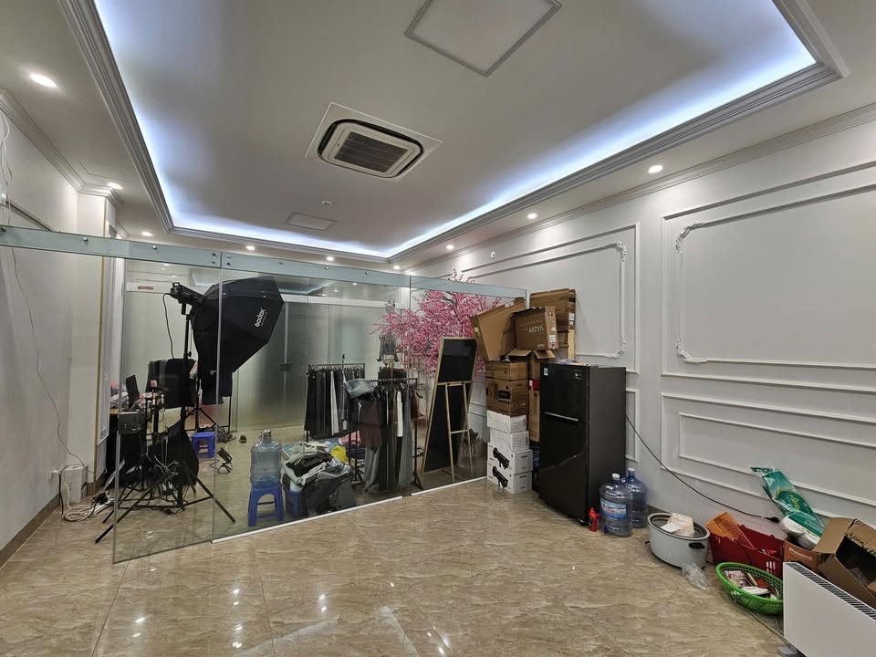 Cho thuê biệt thự liền kề Phú Diễn 217m² - Giá 9 triệu, xe máy để cửa