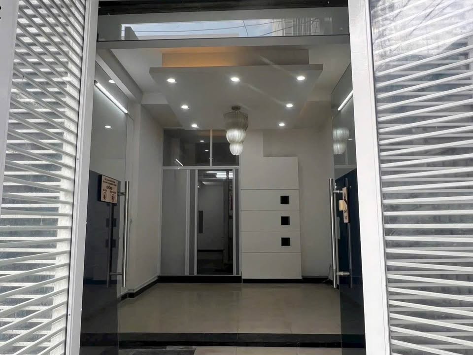 Nhà Nguyên Căn Gò Vấp - 6PN, 4 Tầng, Sát Mặt Tiền Phan Văn Trị - Giá 25 Triệu/Tháng