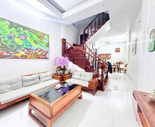 Nhà Trần Thái Tông Cầu Giấy 60m² 3 Tầng - Sổ Đỏ Vuông Vắn, 3 Bước Ra Ô Tô