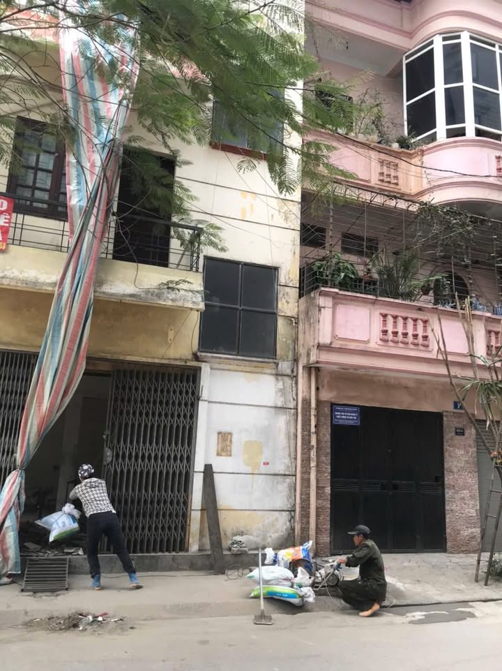 Cho thuê nhà góc 2 mặt tiền Trung Kính, Cầu Giấy 40m² x 4T - Kinh doanh đắc lợi