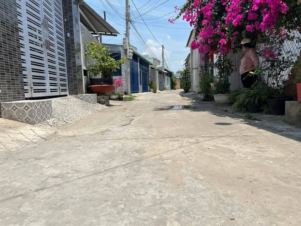 Nhà 3PN Hẻm 106 Võ Văn Môn, Tây Ninh - Giá 2.8 Tỷ, Sẵn Sàng Vào Ở Ngay