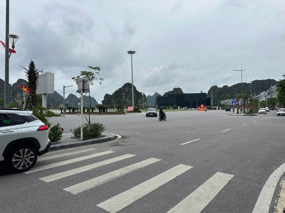 Cho thuê Nhà Phố Monbay Hạ Long 90m² - Kinh doanh Đa Ngành