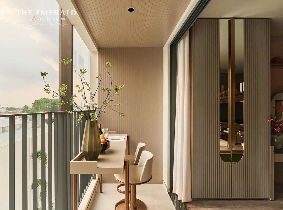 Căn hộ The Emerald Golf View 40m² giá 1.4 tỷ - Sát Metro QL13