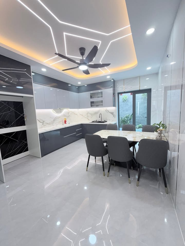 Nhà 64m² Bình Tân - 3 Lầu, 6PN, Thang Máy, Hẻm Xe Hơi - 8.x Tỷ