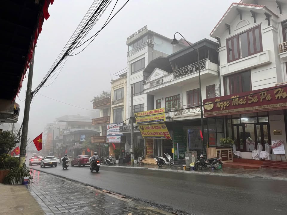 Cho thuê Nhà phố Thạch Sơn 220m² - Cách Hồ Vài Bước Chân, Sẵn Sàng Kinh Doanh